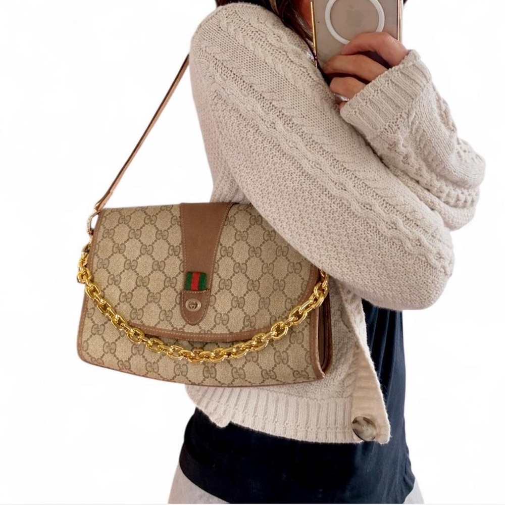 ✨🍒Vintage Gucci Beige GG Canvas Shoulder Bag with Brown Trim and Gold Chain🍒✨ - Picture 2 of 13